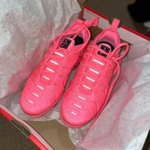 New pink Nike Vapormax